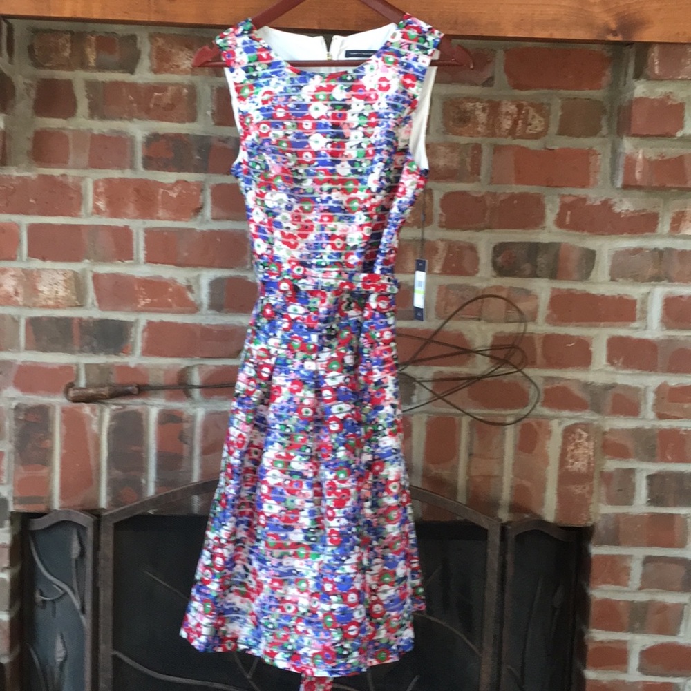 NWT Gorgeous Hilfiger Floral Dress Size 4